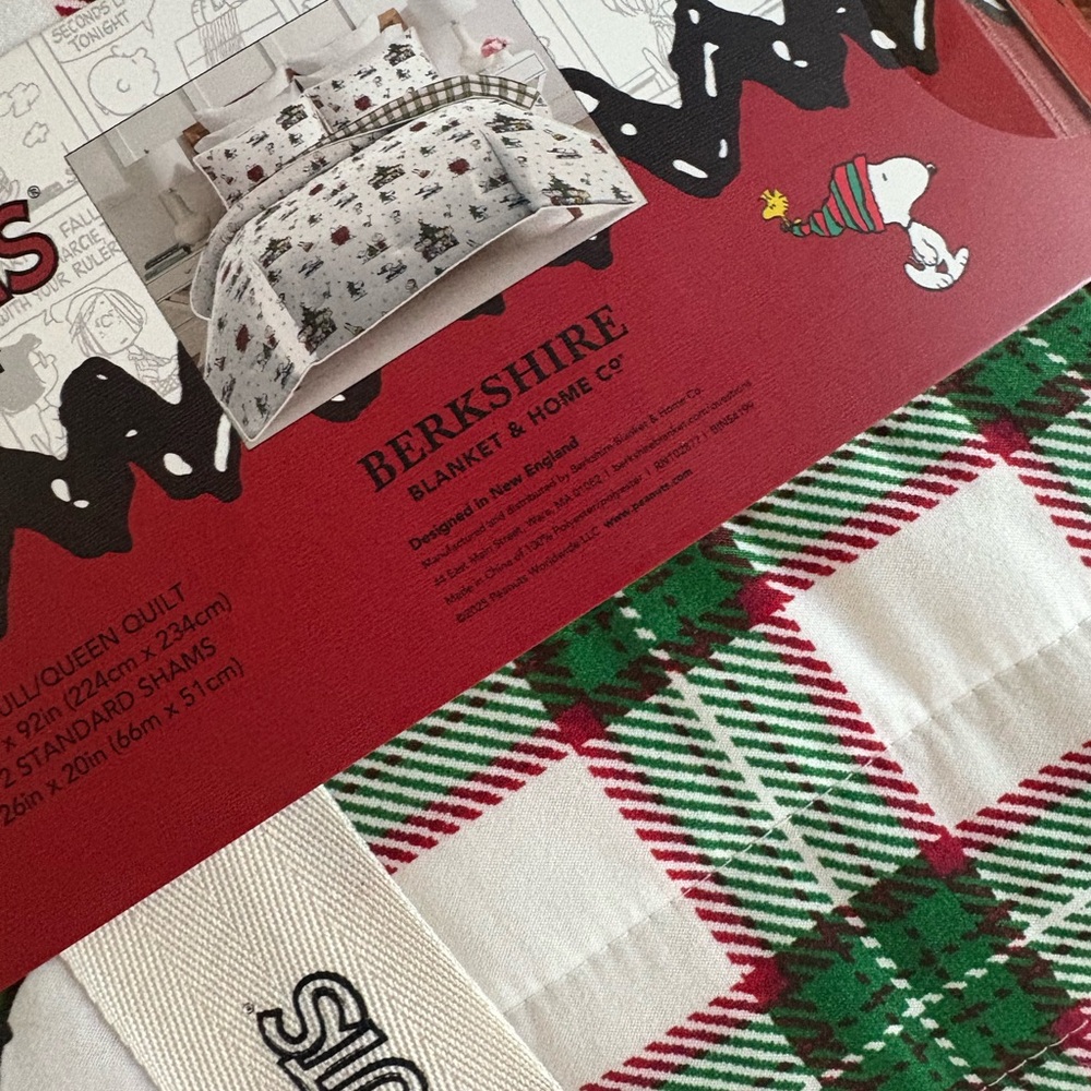 Peanuts Holiday Quilt Set-NWT - Picture 2 of 4